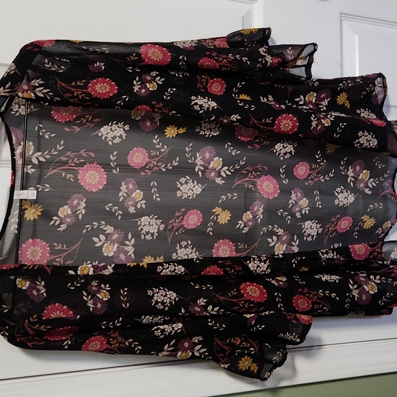 Size Small - Picture 2 of 3